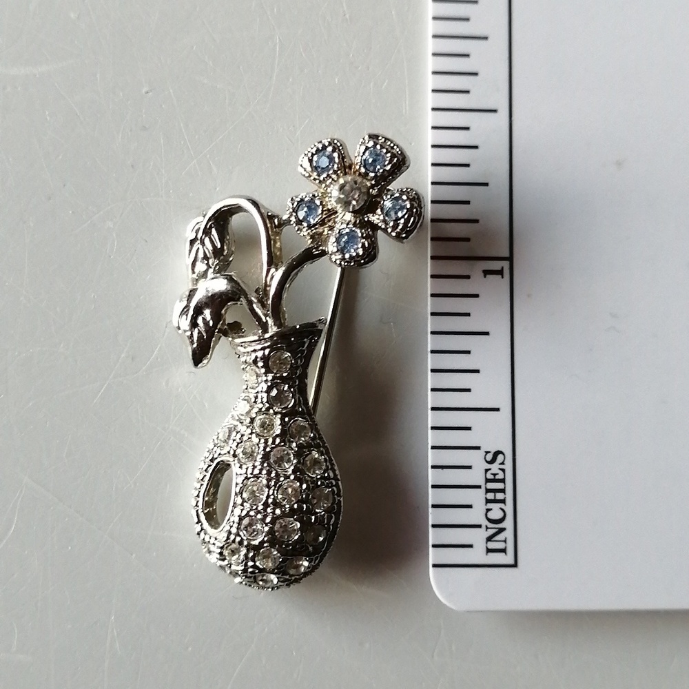 ✴️3/$25✴️Vintage Brooch Unisex Flower Vase Clear & Blue Diamanté Silverton - Picture 7 of 7